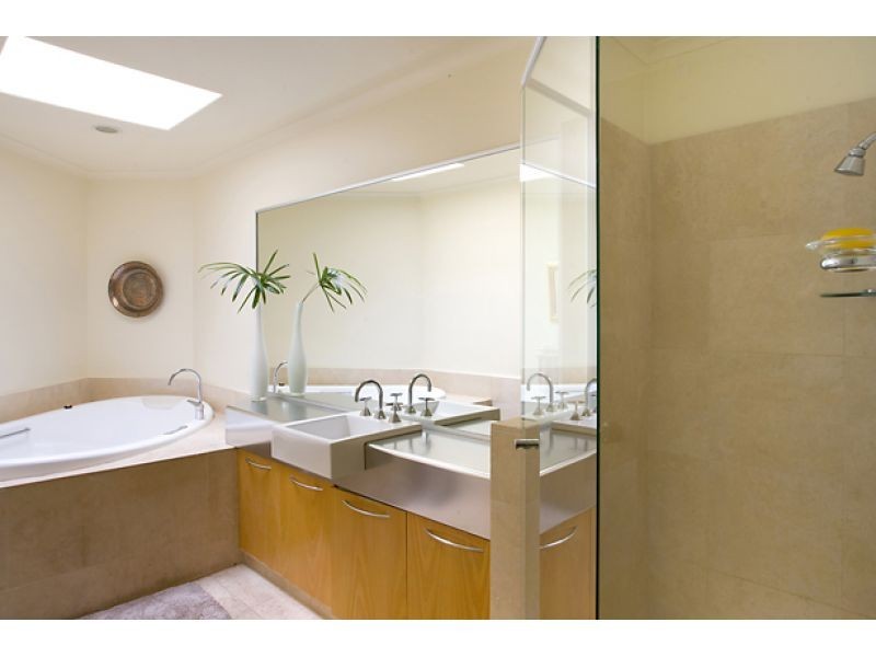 11 Currawong Street, Noosa Heads QLD 4567