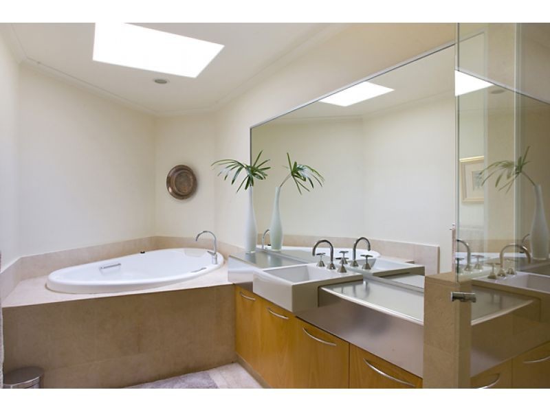 11 Currawong Street, Noosa Heads QLD 4567