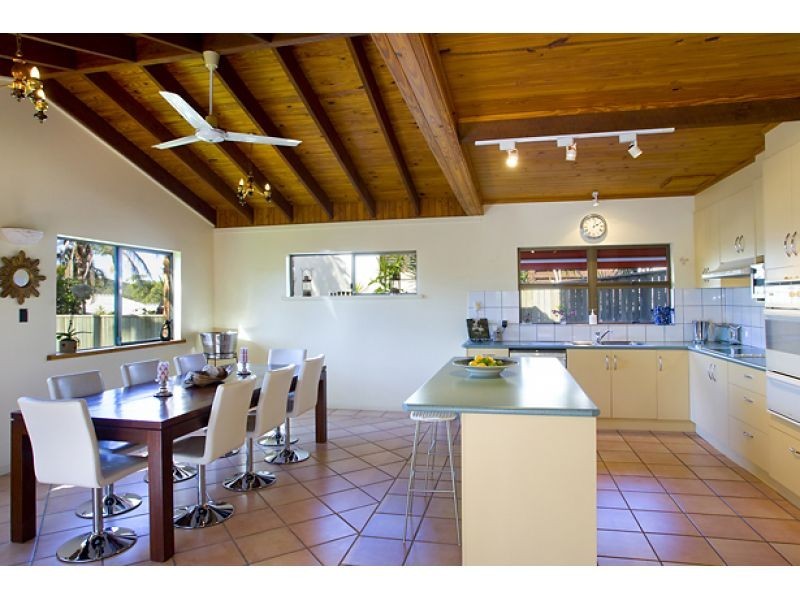 18 Toulambi Street, Noosa Heads QLD 4567