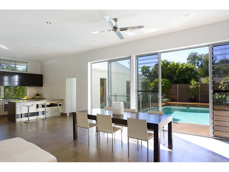 2 Brolga Lane, Noosa Heads QLD 4567