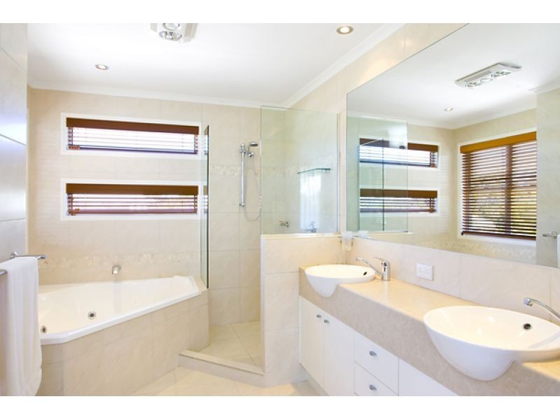 10 Treasure Cove, Noosaville QLD 4566