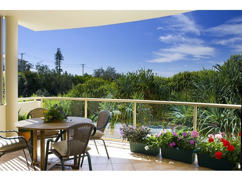 2, 9 Selene Street, Sunrise Beach QLD 4567