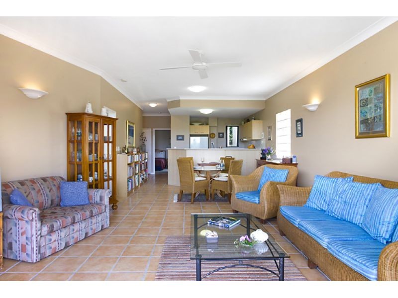 2, 9 Selene Street, Sunrise Beach QLD 4567