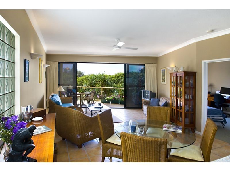 2, 9 Selene Street, Sunrise Beach QLD 4567