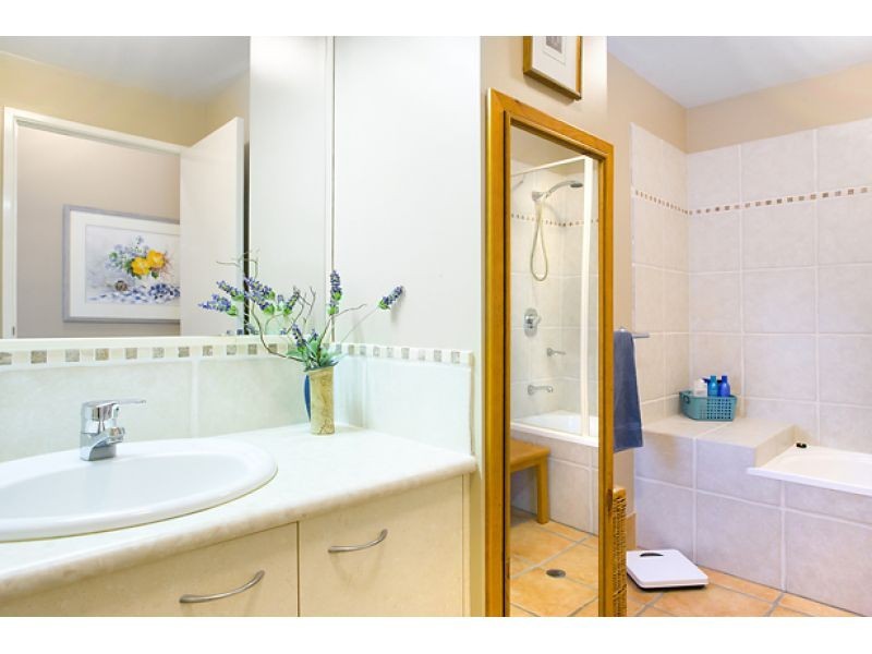 2, 9 Selene Street, Sunrise Beach QLD 4567