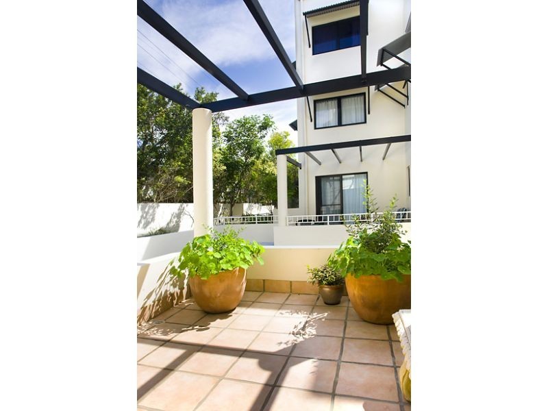2, 9 Selene Street, Sunrise Beach QLD 4567