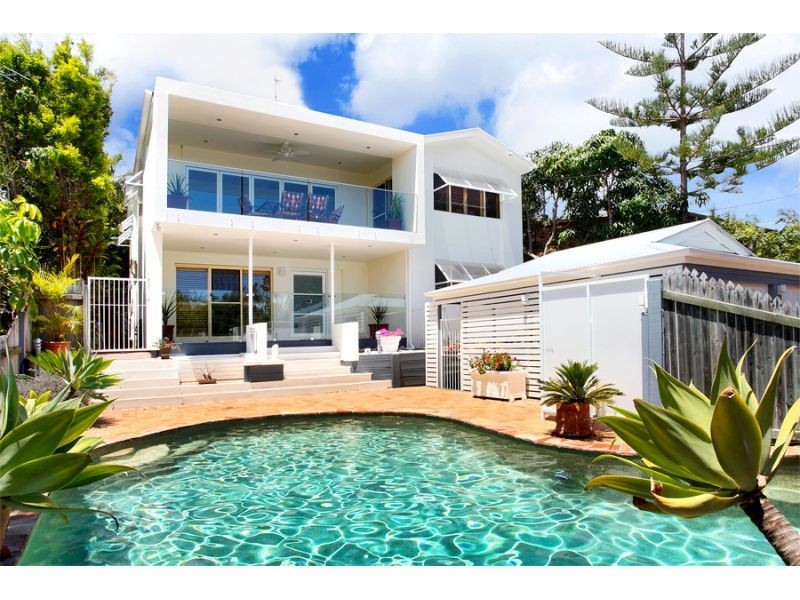 15 Nairana Rest, Noosa Heads QLD 4567