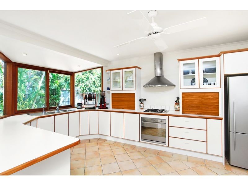 15 Nairana Rest, Noosa Heads QLD 4567