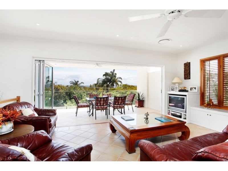 15 Nairana Rest, Noosa Heads QLD 4567