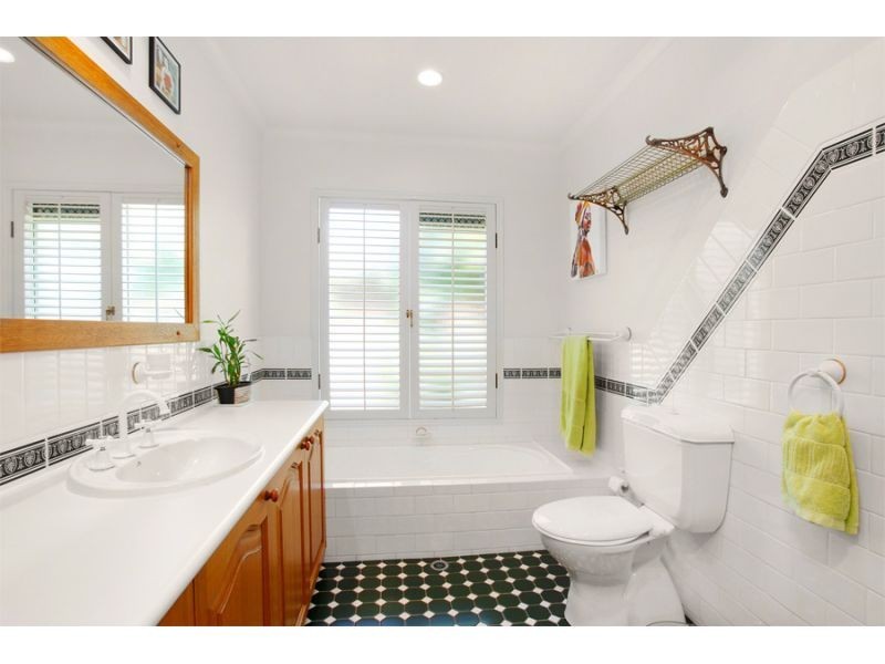 15 Nairana Rest, Noosa Heads QLD 4567