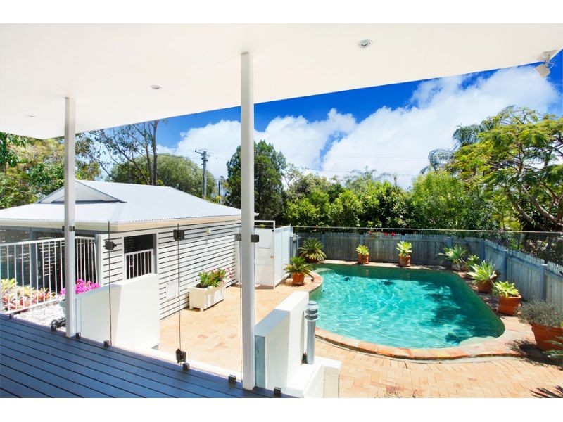 15 Nairana Rest, Noosa Heads QLD 4567