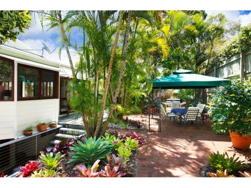 15 Nairana Rest, Noosa Heads QLD 4567
