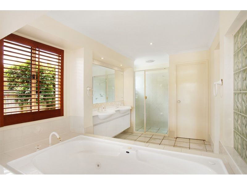 8 Masthead Quay, Noosa Waters QLD 4566