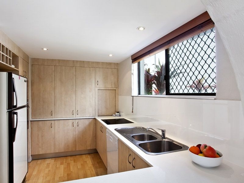 2, 30 Alderly Terrace, Little Cove QLD 4567