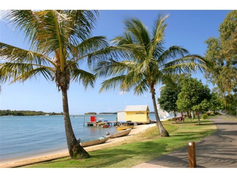 11 Robert Street, Noosaville QLD 4566