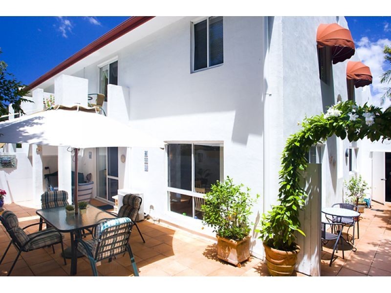 2, 5 Stillwater Place, Noosaville QLD 4566