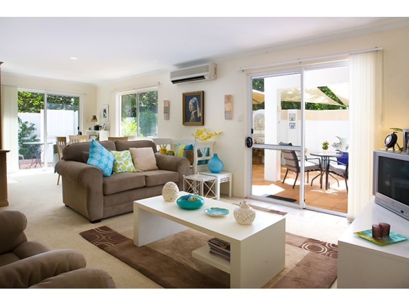 2, 5 Stillwater Place, Noosaville QLD 4566