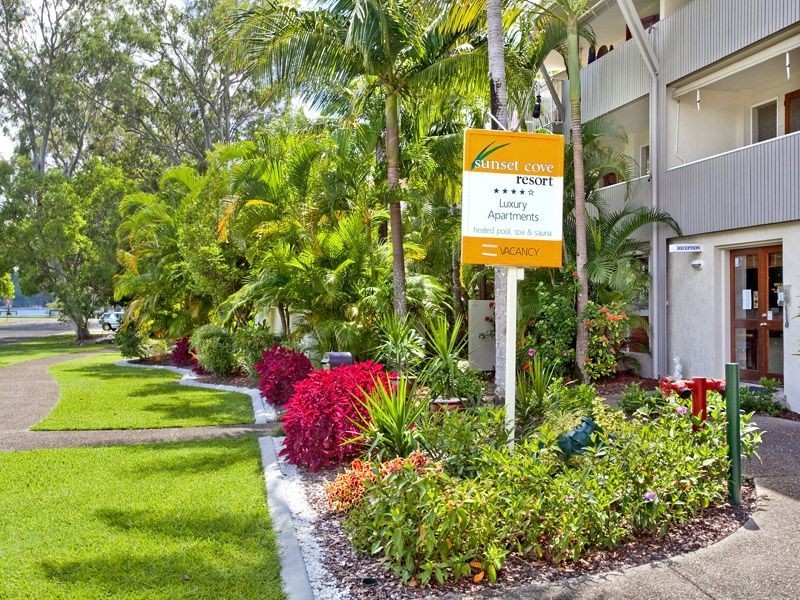 8, 10 Robert Street, Noosaville QLD 4566