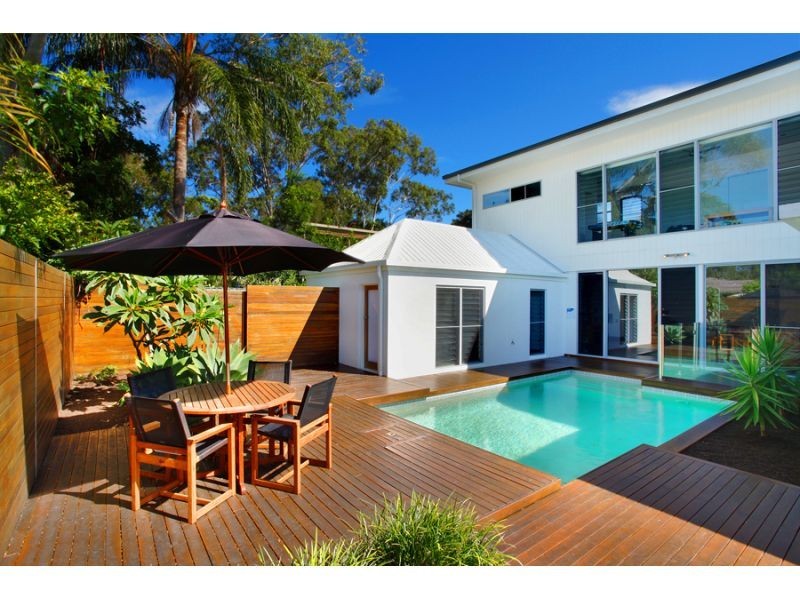 2 Brolga Lane, Noosa Heads QLD 4567