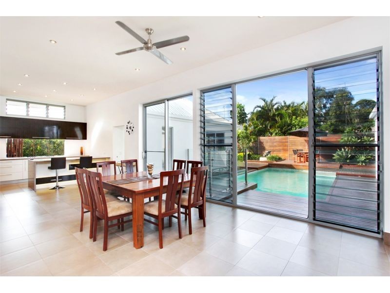 2 Brolga Lane, Noosa Heads QLD 4567