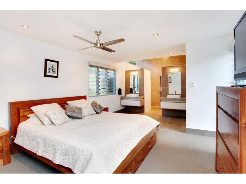 2 Brolga Lane, Noosa Heads QLD 4567