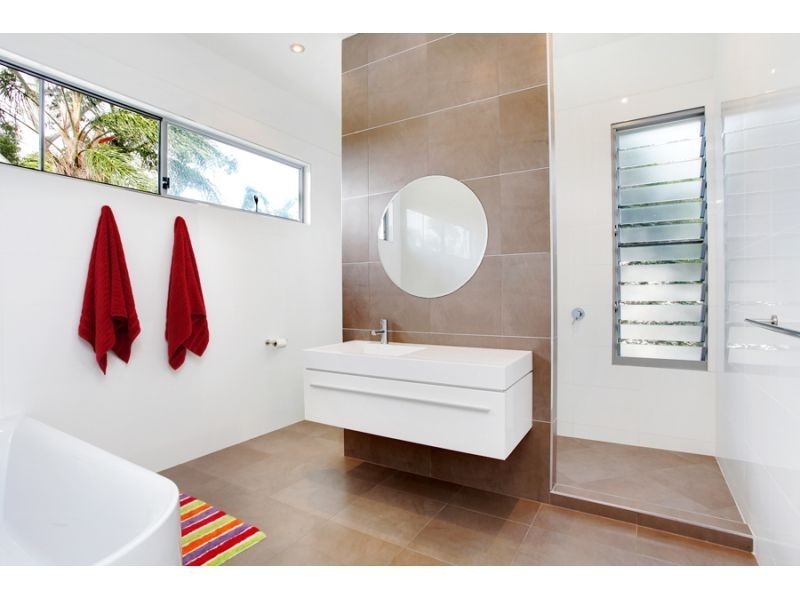 2 Brolga Lane, Noosa Heads QLD 4567