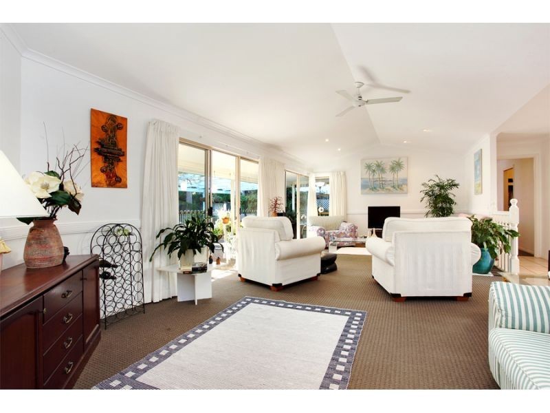 16 Seacove Court, Noosa Waters QLD 4566