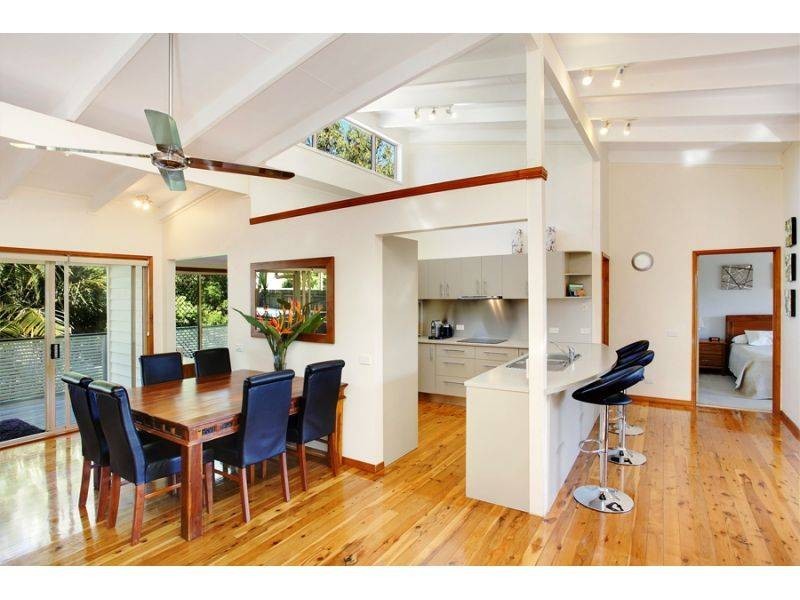 4 Southern Cross Parade, Sunrise Beach QLD 4567