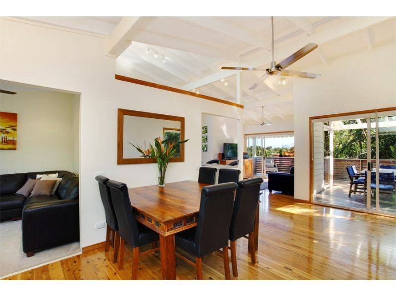 4 Southern Cross Parade, Sunrise Beach QLD 4567