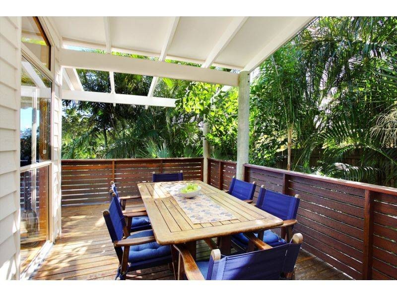 4 Southern Cross Parade, Sunrise Beach QLD 4567