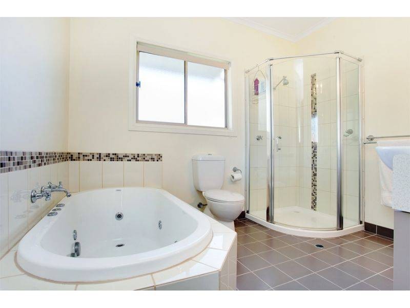 4 Southern Cross Parade, Sunrise Beach QLD 4567