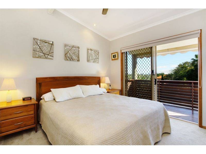 4 Southern Cross Parade, Sunrise Beach QLD 4567