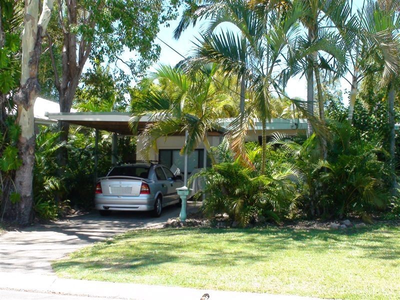13 Laburnum Crescent, Noosaville QLD 4566