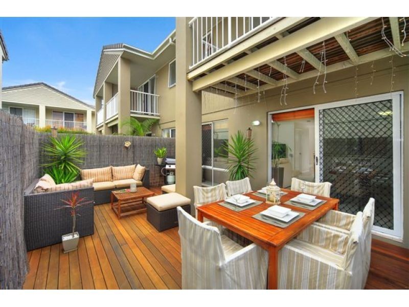 1, 18 Lake Weyba Drive, Noosaville QLD 4566