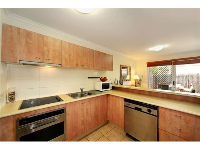 1, 18 Lake Weyba Drive, Noosaville QLD 4566