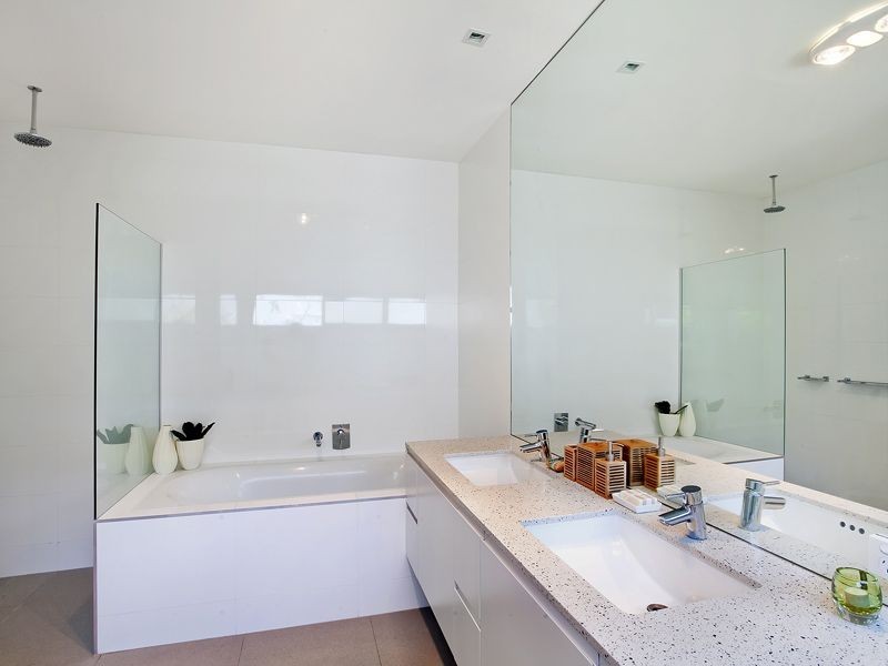 4 Edward Street, Noosaville QLD 4566