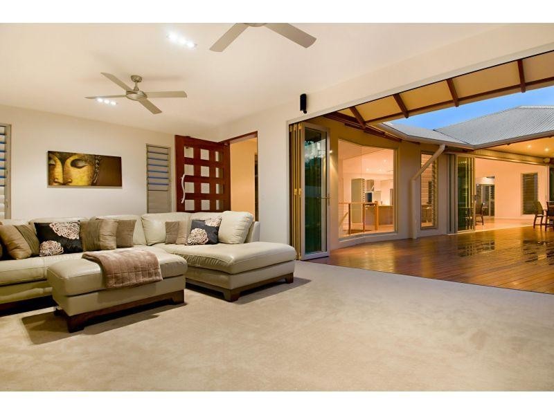 16 Treasure Cove, Noosa Waters QLD 4566