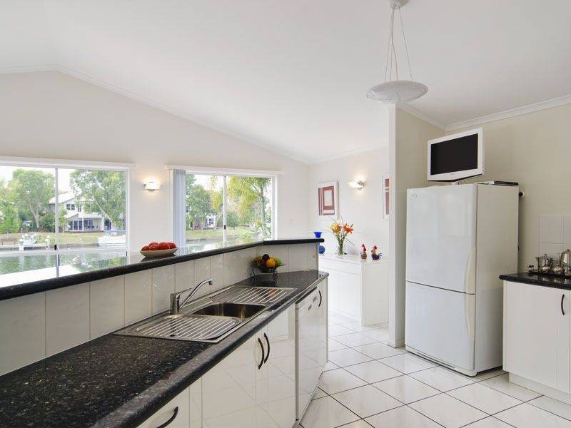 5 Riverbreeze Avenue, Noosa Waters QLD 4566