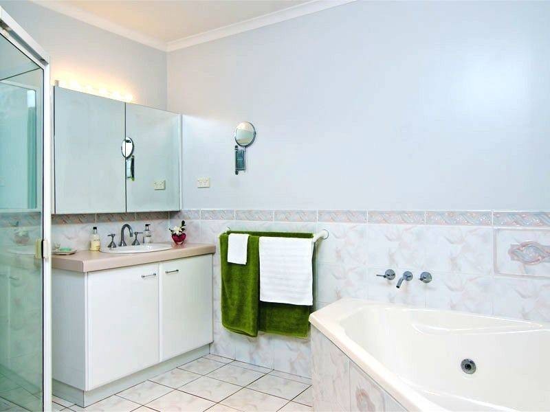 5 Riverbreeze Avenue, Noosa Waters QLD 4566