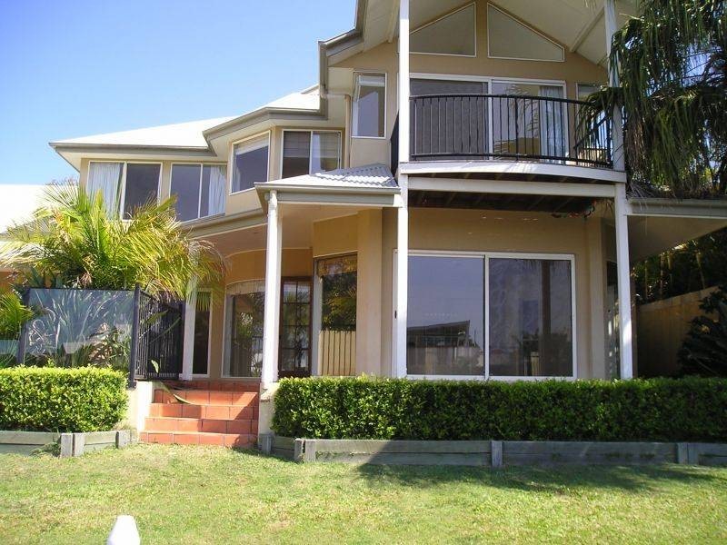 16 Topsails Place, Noosa Waters QLD 4566