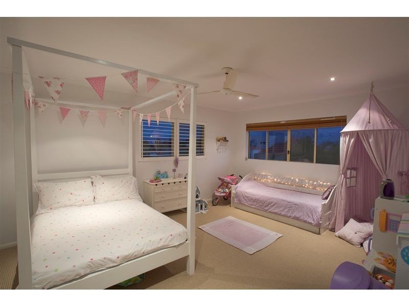 Castaways Beach QLD 4567