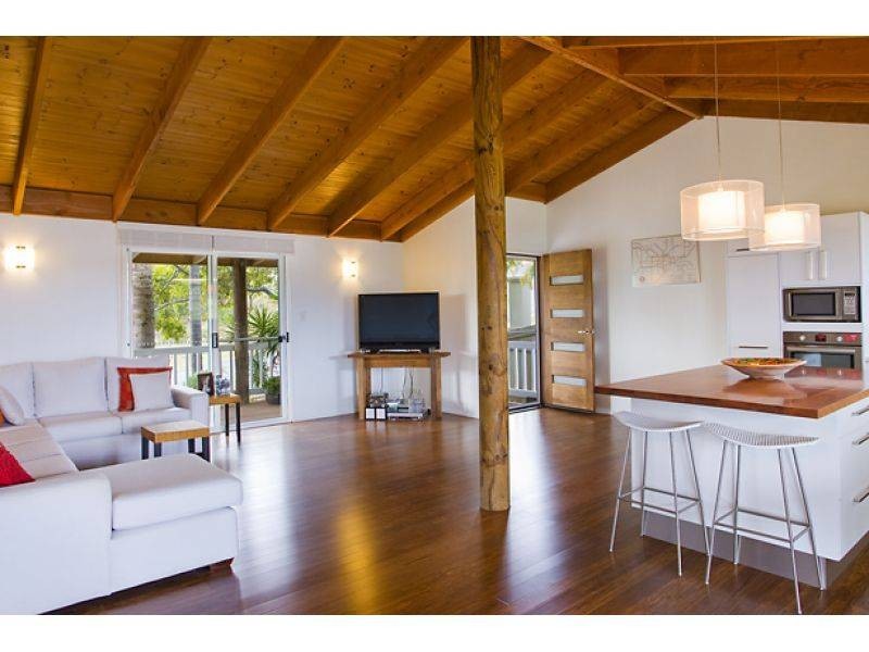 10 Newport Street, Sunrise Beach QLD 4567