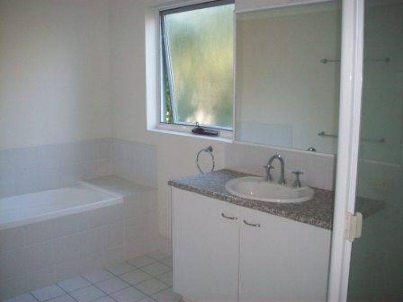 3, 11 Tingira Crescent, Sunshine Beach QLD 4567
