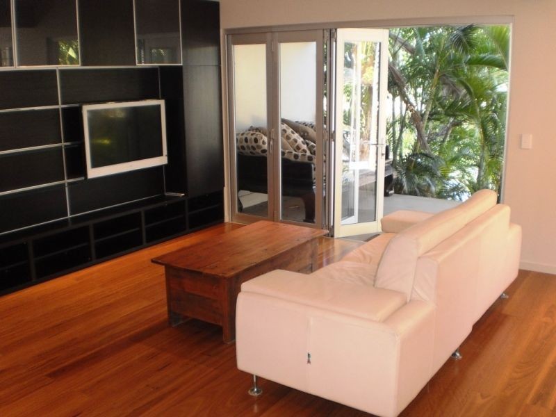 1, 17 Laburnum Crescent, Noosaville QLD 4566