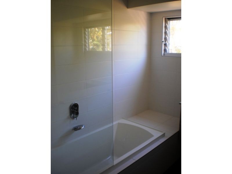 1, 17 Laburnum Crescent, Noosaville QLD 4566