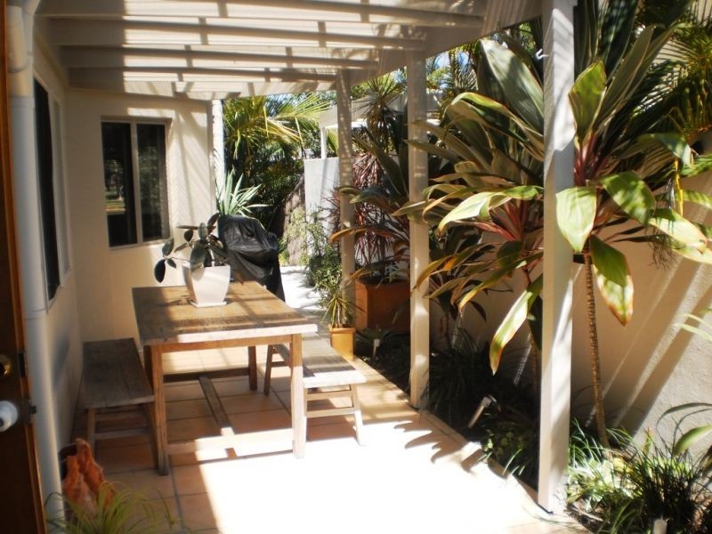1, 17 Laburnum Crescent, Noosaville QLD 4566