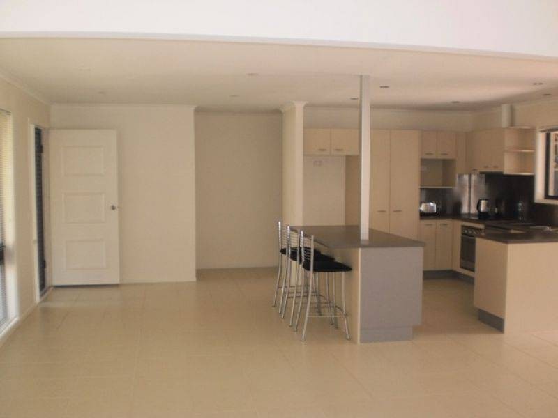 16 Sleepy hollow Drive, Noosa Heads QLD 4567