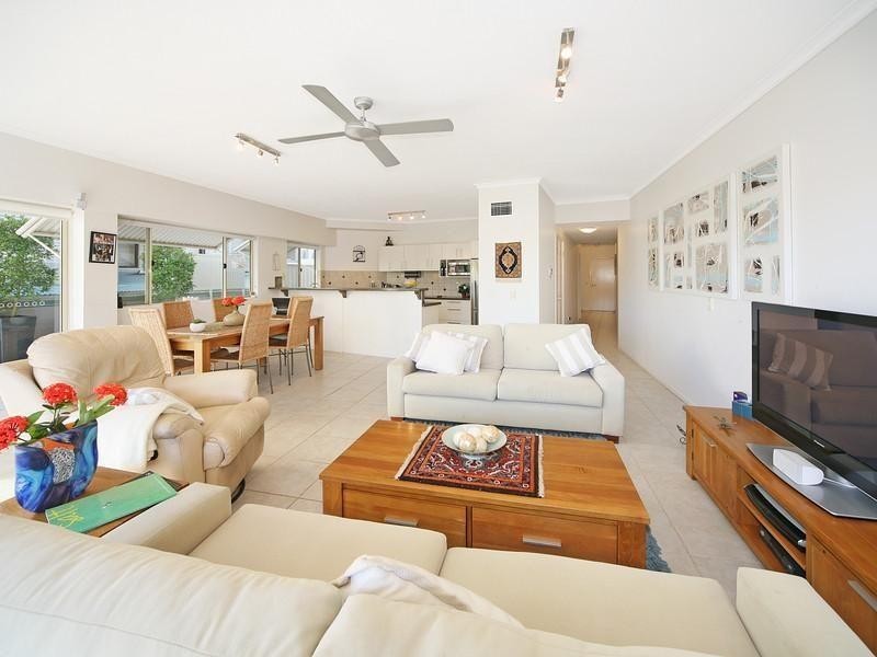 2/235 Gympie Terrace, Noosaville QLD 4566