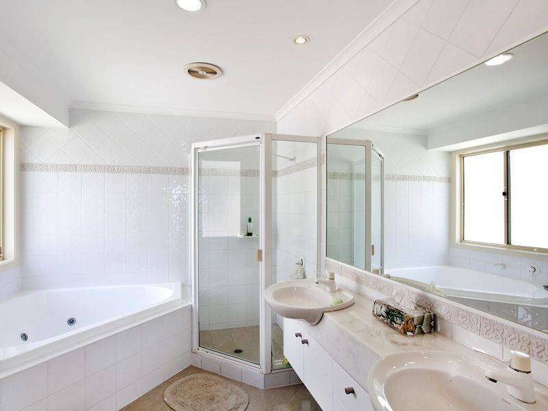 Noosa Waters QLD 4566