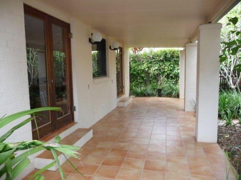 27 Cloudsley Street, Noosaville QLD 4566